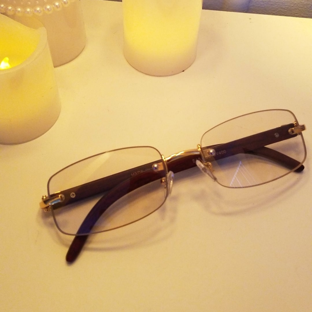 Fashion clear glasses.
